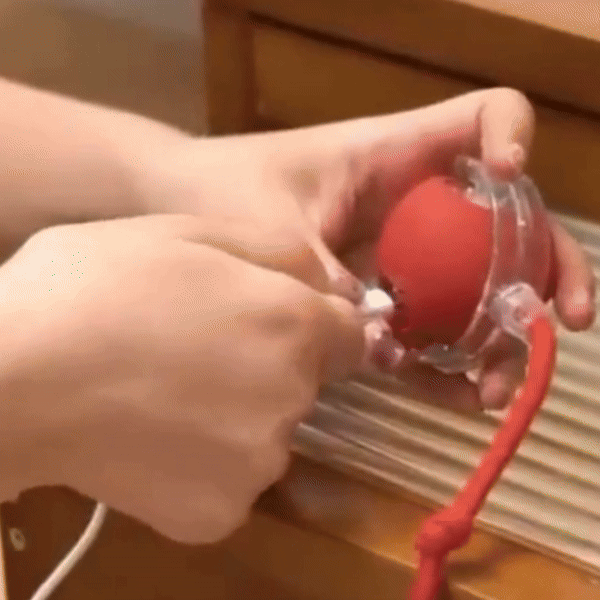 Interaktiver Spielball mit Schwanz