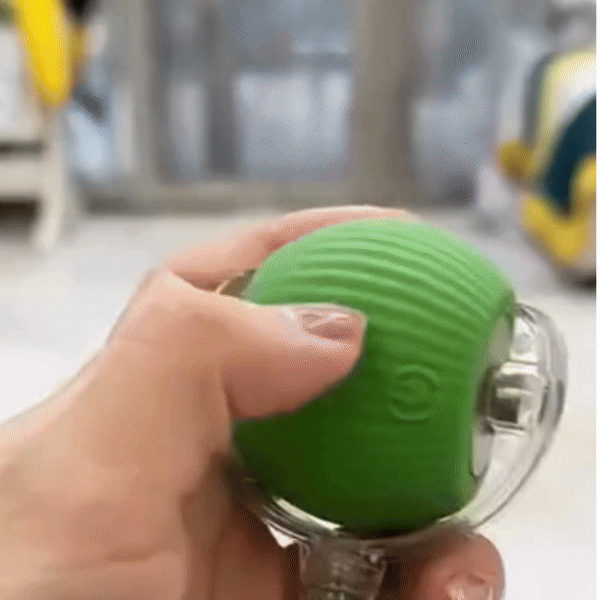 Interaktiver Spielball mit Schwanz